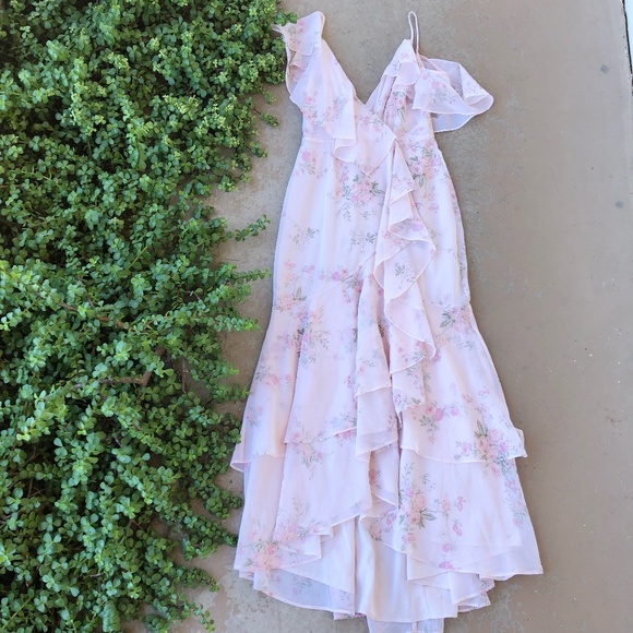 Wayf Dresses & Skirts - WAYF Floral Garden Tiered Maxi Dress